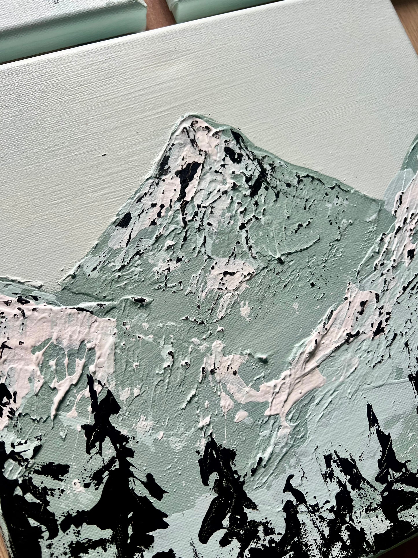 MINT MOUNTAIN MEDIUM III